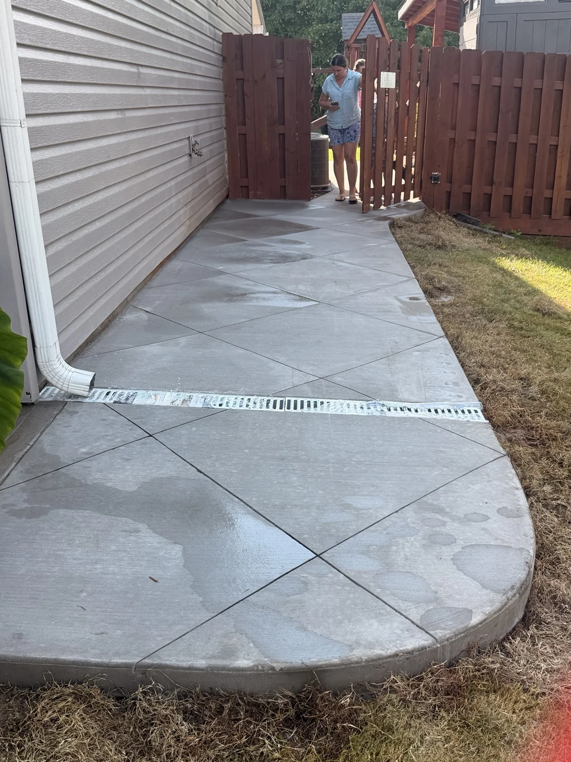 Curved side walkway